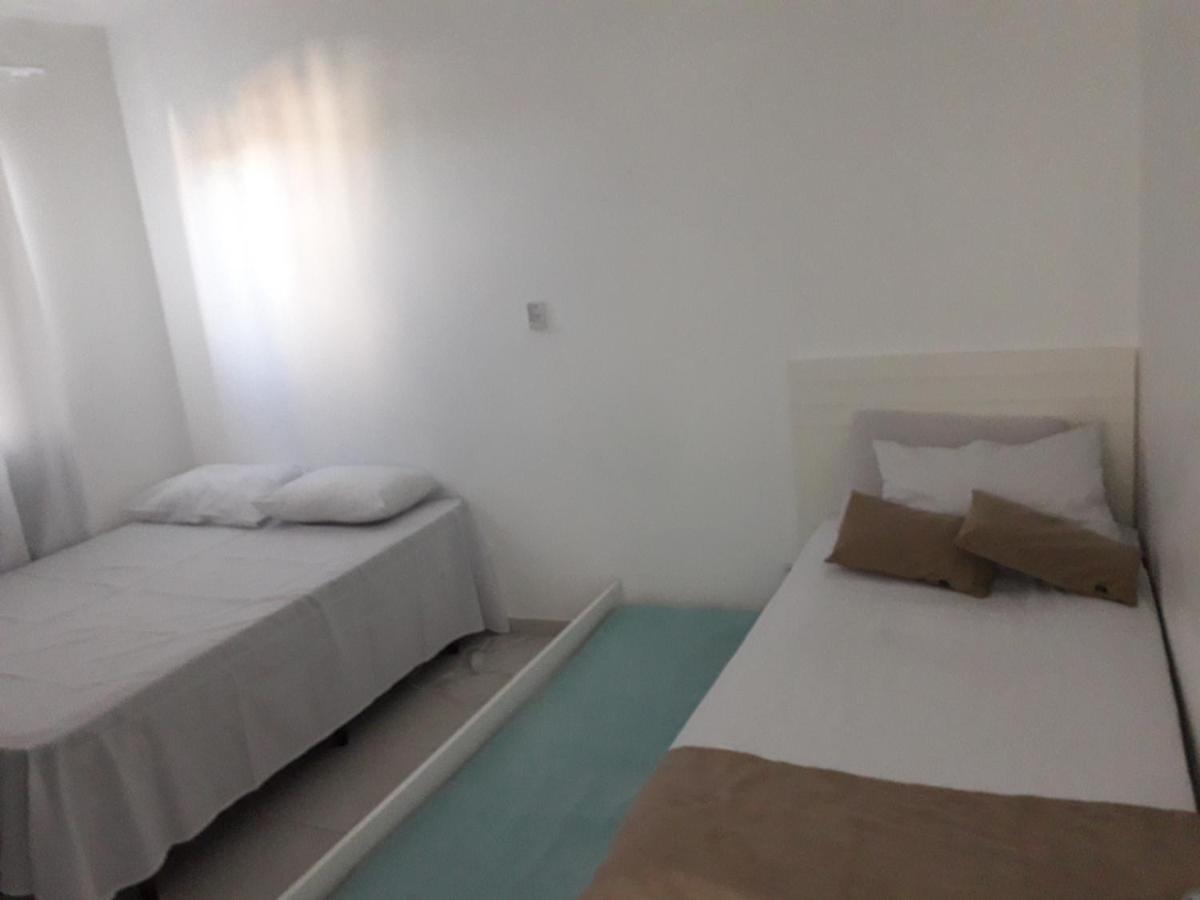 Apartamento Em Canasvieiras Mil E Seissentos Metros Da Praia, 5 Carteirinhas Simultaneas De Picina, Ar Condicionado Nos Quartos, Uma Vaga De Garagem E Nao Aceita Animais
