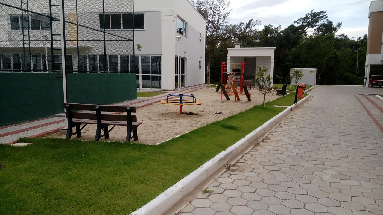 Apartamento Em Canasvieiras Mil E Seissentos Metros Da Praia, 5 Carteirinhas Simultaneas De Picina, Ar Condicionado Nos Quartos, Uma Vaga De Garagem E Nao Aceita Animais Apartamento *